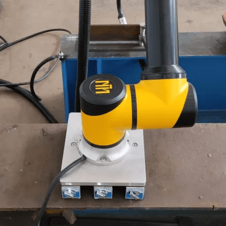 Portable Automatic Collaborative Welding Robot with Magnetic Base 2