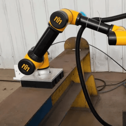 Portable Automatic Collaborative Welding Robot with Magnetic Base